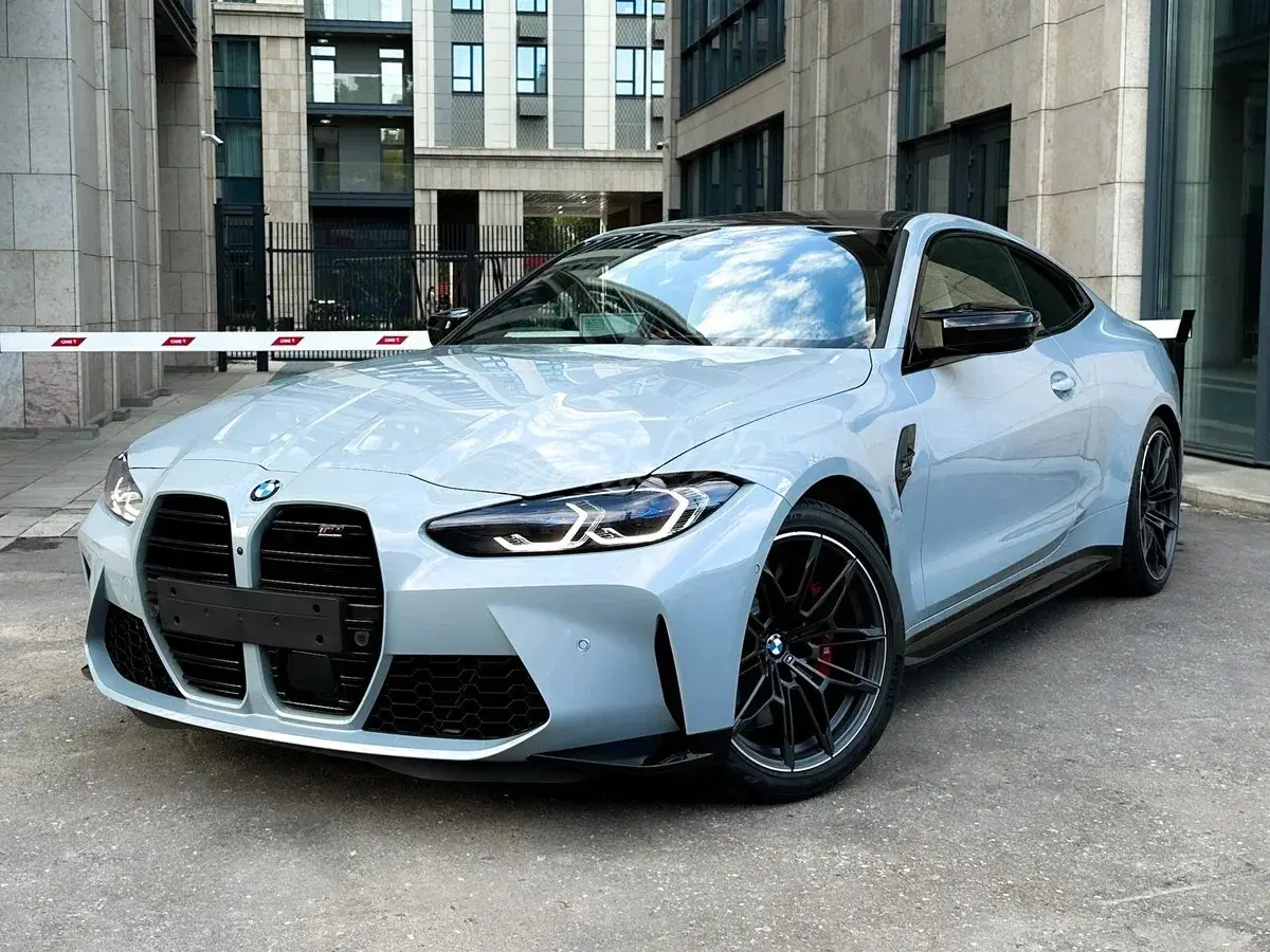 BMW M4 до примерки: светло-серая, чёрные диски